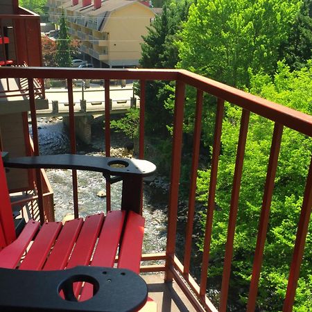 Baymont By Wyndham Gatlinburg On The River Exterior photo