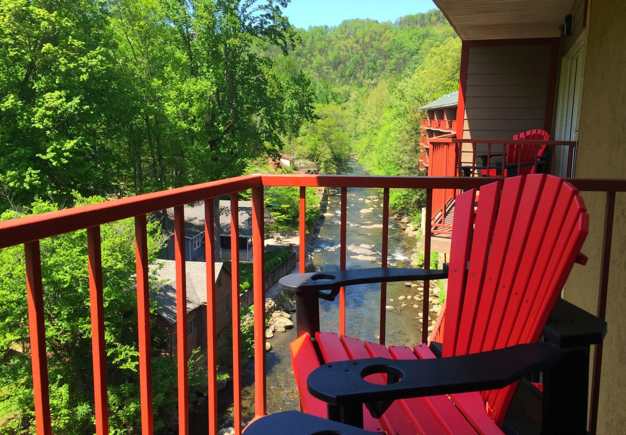 Baymont By Wyndham Gatlinburg On The River Exterior photo