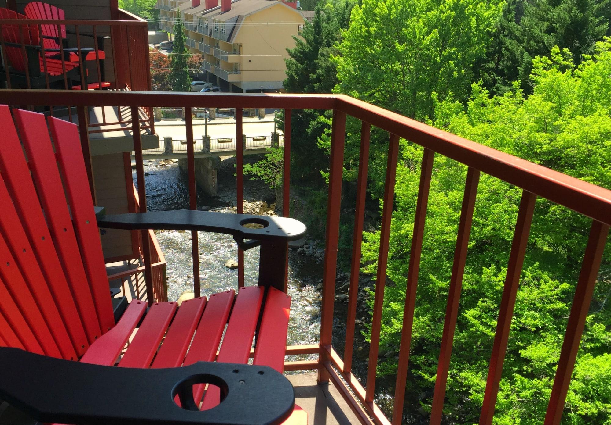 Baymont By Wyndham Gatlinburg On The River Exterior photo