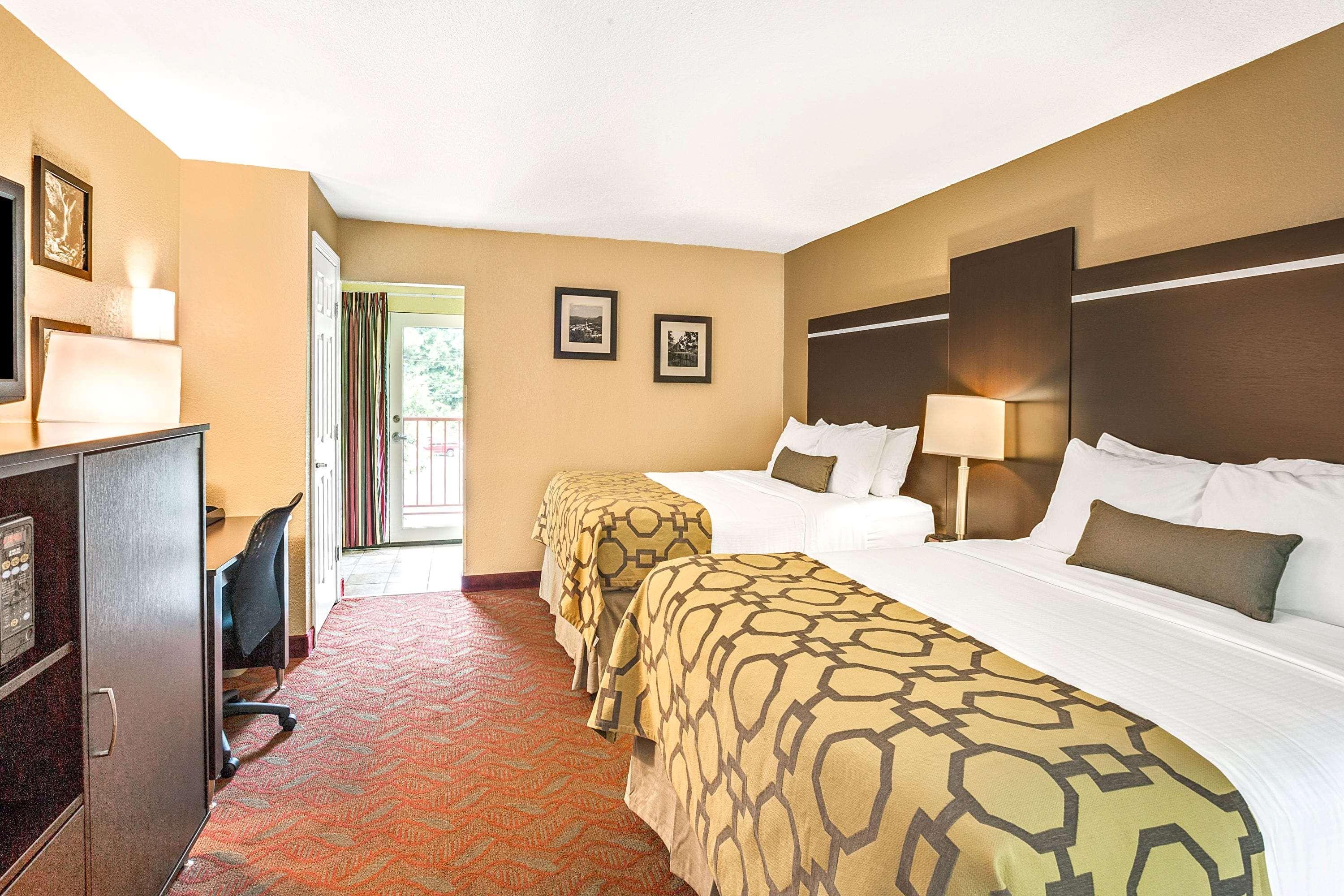 Baymont By Wyndham Gatlinburg On The River Exterior photo