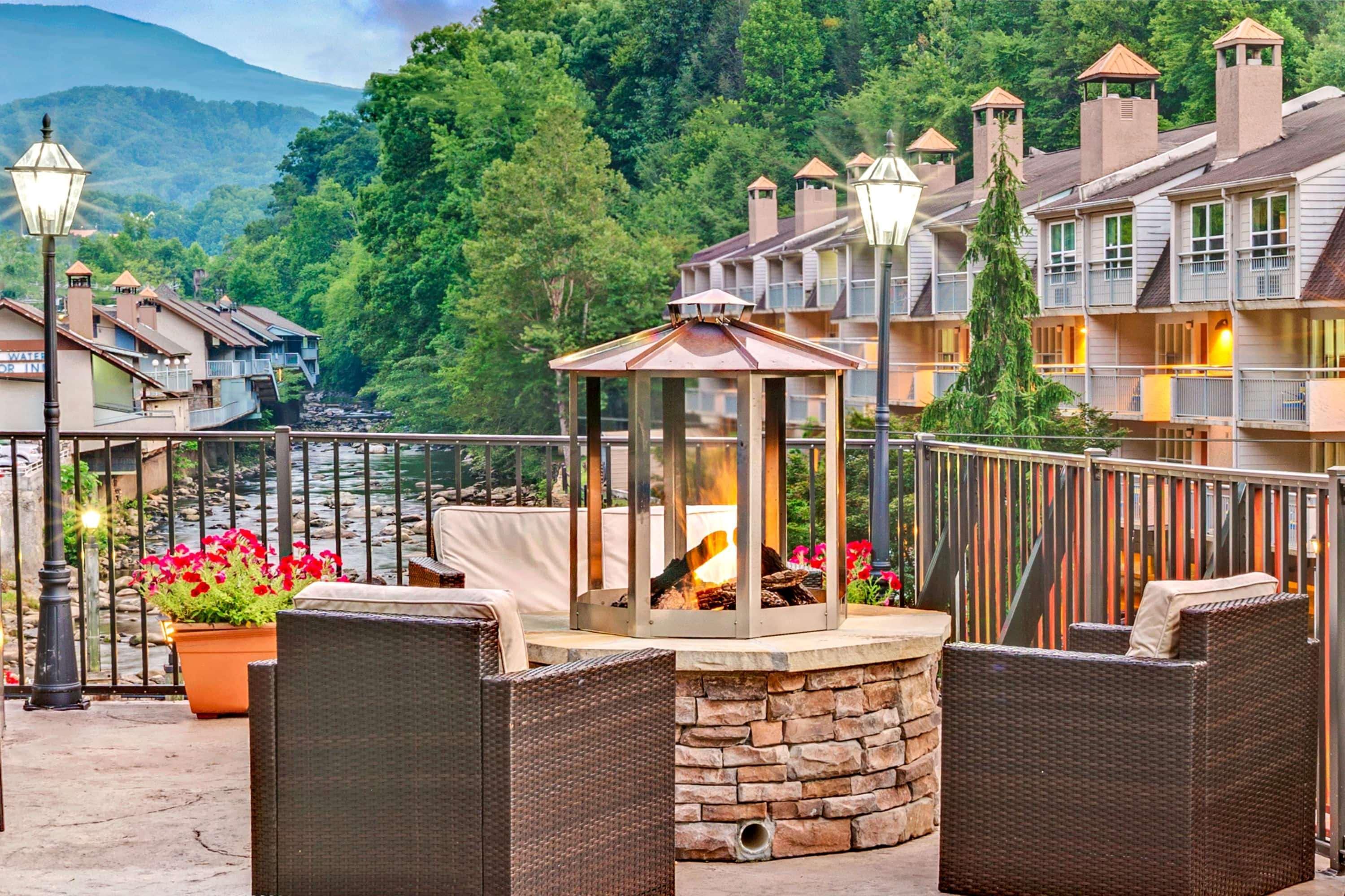 Baymont By Wyndham Gatlinburg On The River Exterior photo