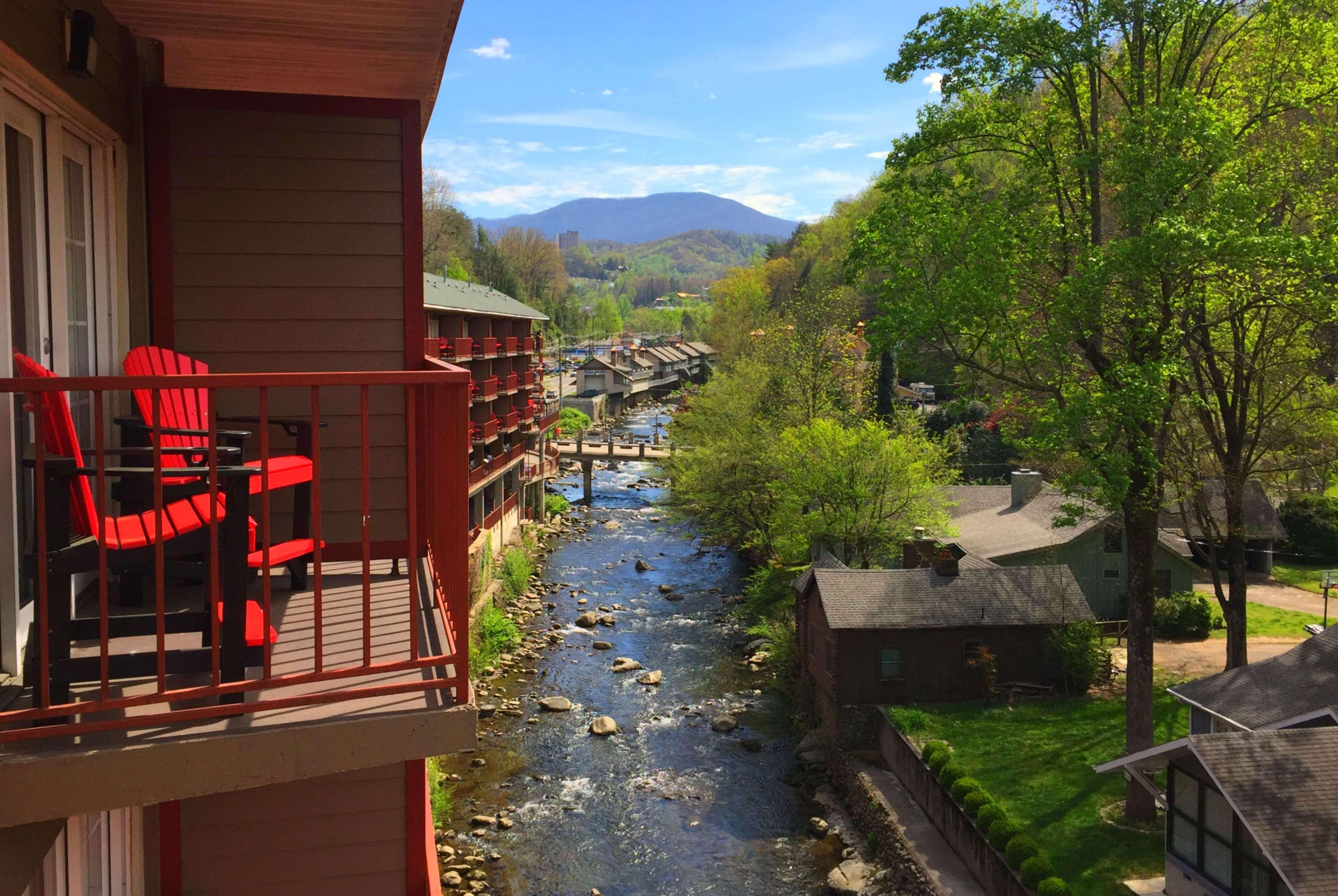 Baymont By Wyndham Gatlinburg On The River Exterior photo