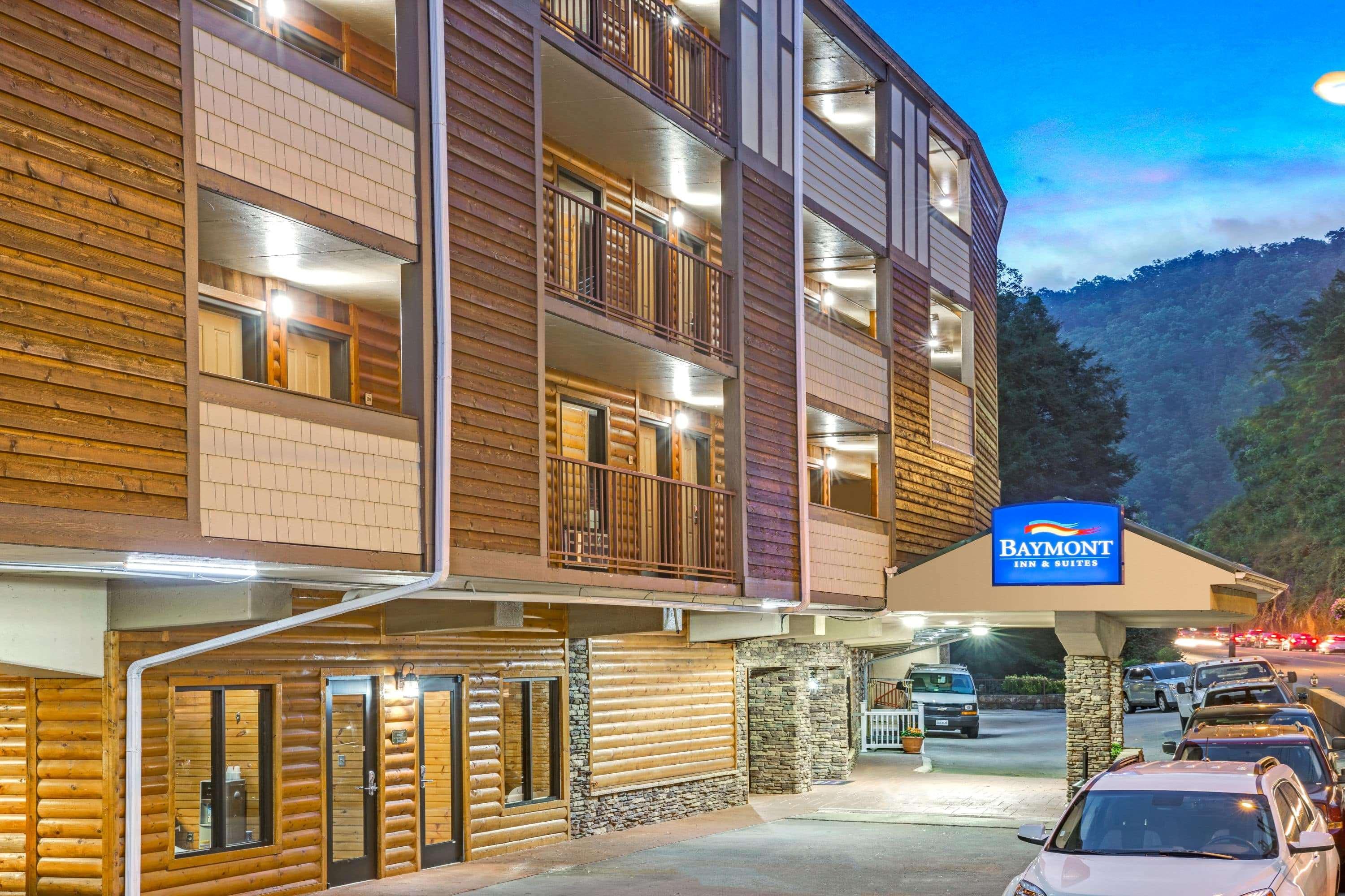 Baymont By Wyndham Gatlinburg On The River Exterior photo