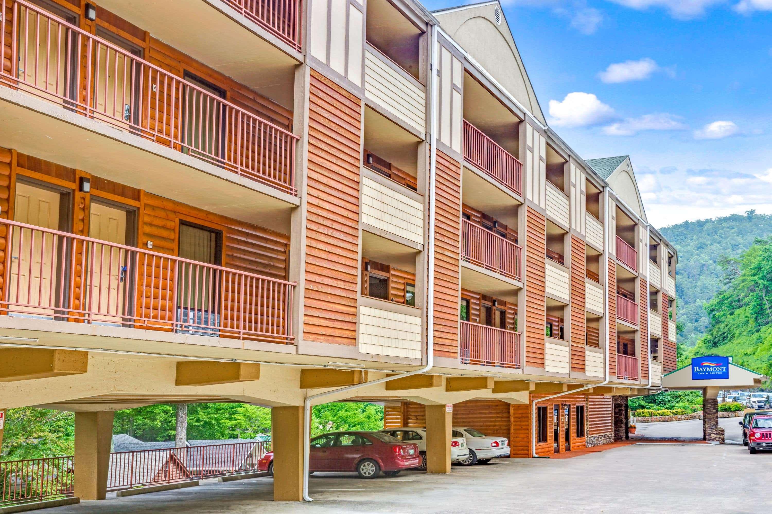 Baymont By Wyndham Gatlinburg On The River Exterior photo