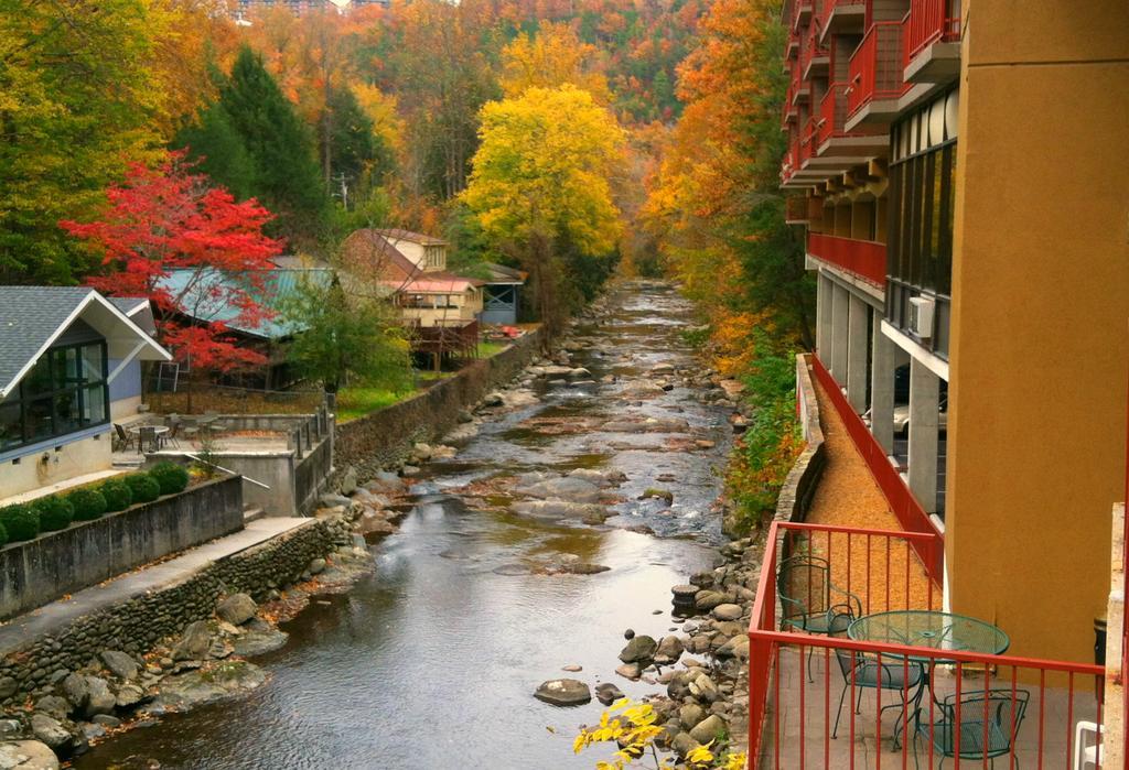 Baymont By Wyndham Gatlinburg On The River Exterior photo