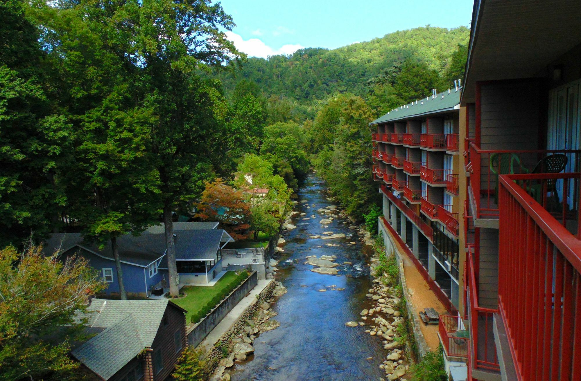 Baymont By Wyndham Gatlinburg On The River Exterior photo