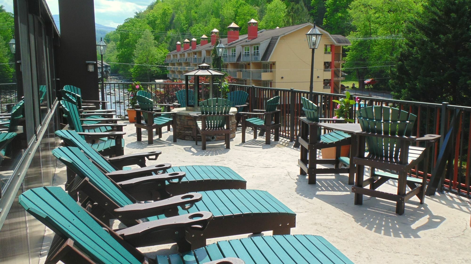 Baymont By Wyndham Gatlinburg On The River Exterior photo