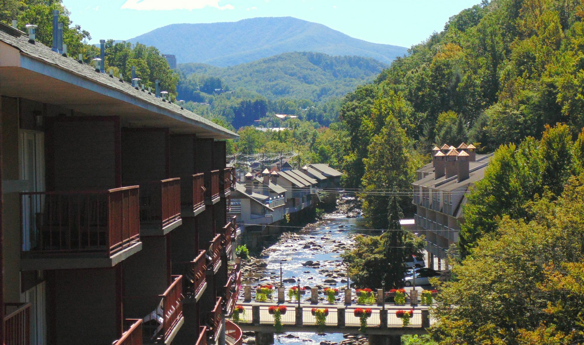 Baymont By Wyndham Gatlinburg On The River Exterior photo
