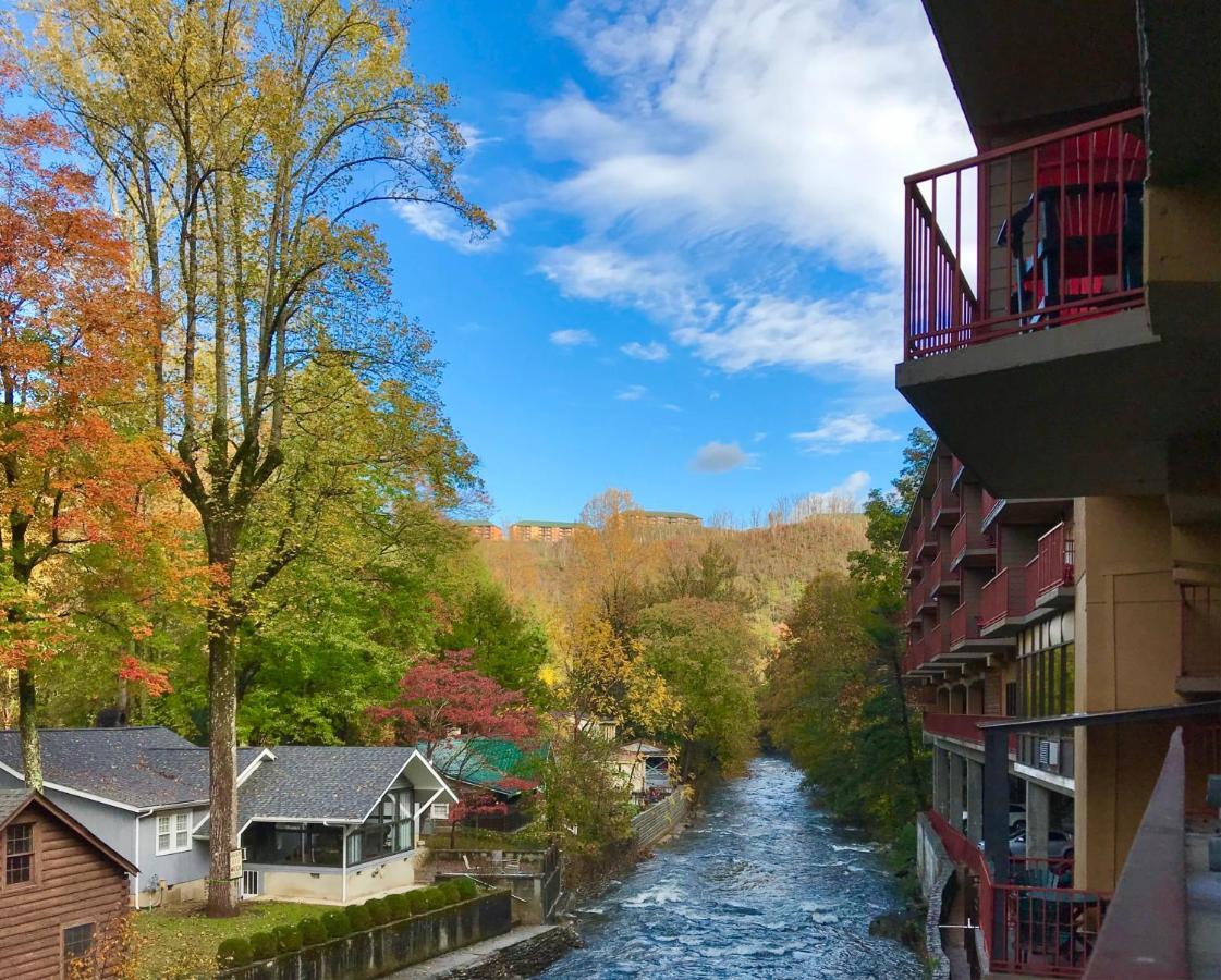 Baymont By Wyndham Gatlinburg On The River Exterior photo